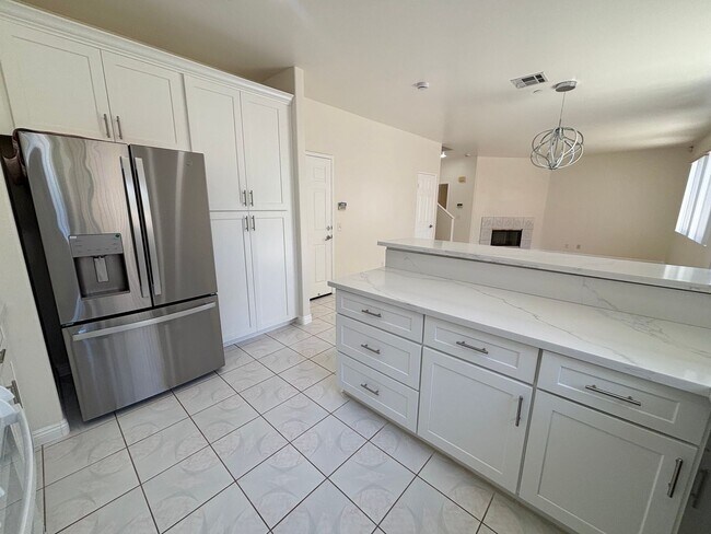 Foto del edificio - Very clean and upgraded 4 bedroom home in Buena Park