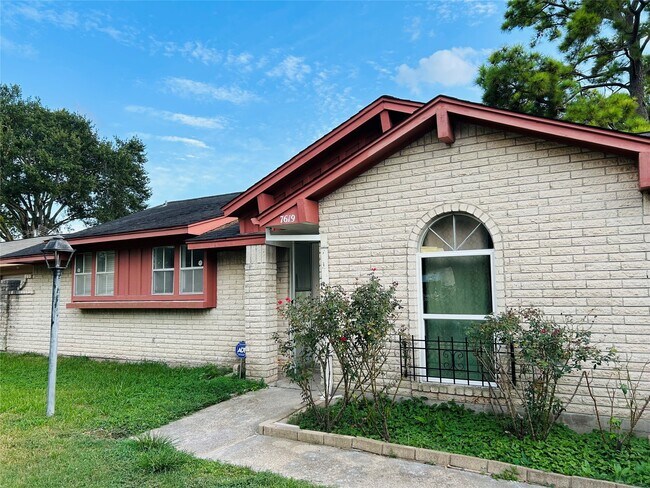 Foto del edificio - 7619 Vernwood St