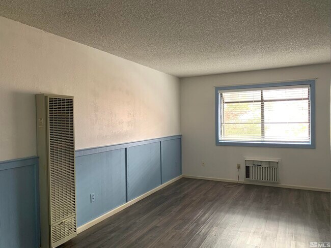 Building Photo - 3255 Reno Vista Dr