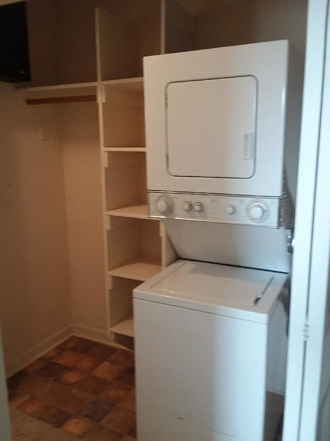 Foto del edificio - 1036 Shults Dr