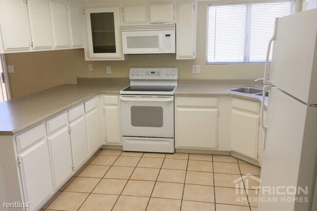 Foto del edificio - 5819 W Grovers Ave