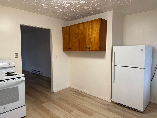 Building Photo - Nicely maintained 2 BD in 4-Plex