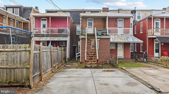 Foto del edificio - 1121 W Poplar St