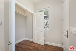 Foto del edificio - 7851 Airlane Ave