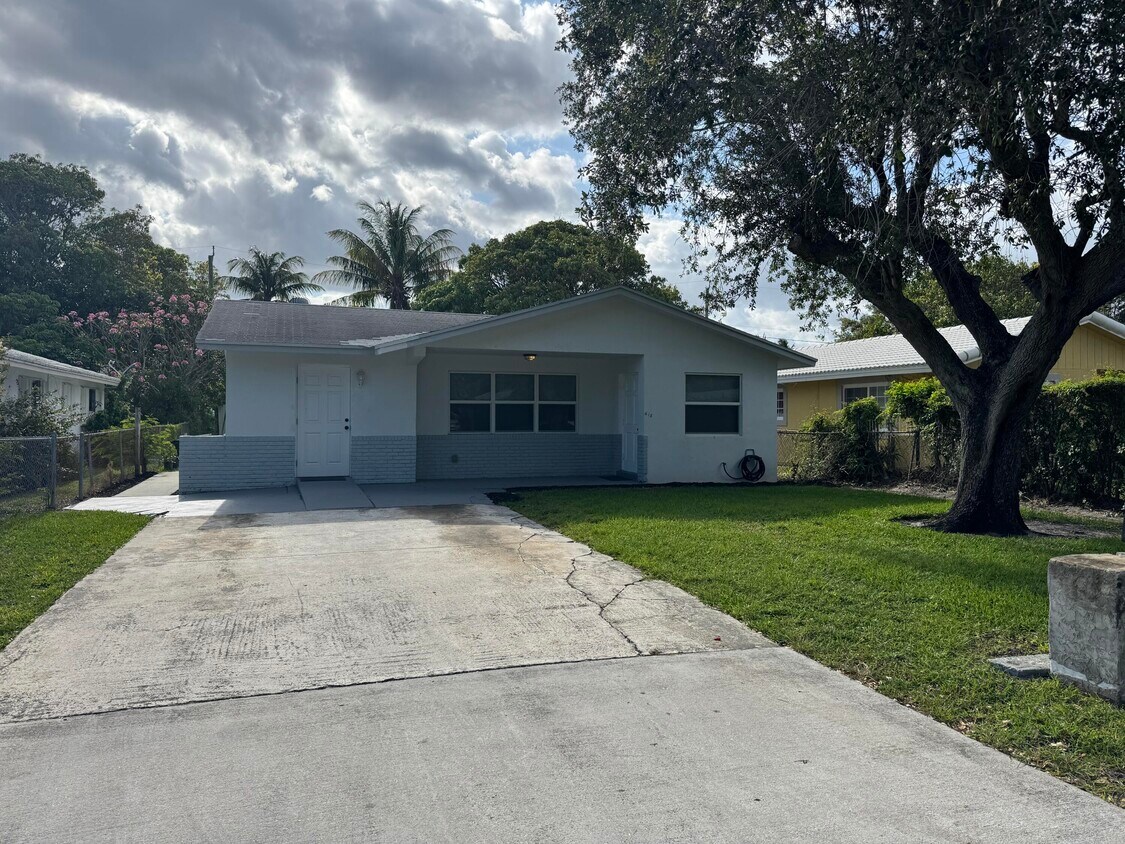 Primary Photo - 618 SW 5th Ave