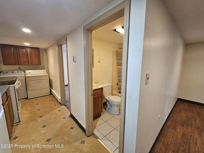 Building Photo - 14 Kulp Ave