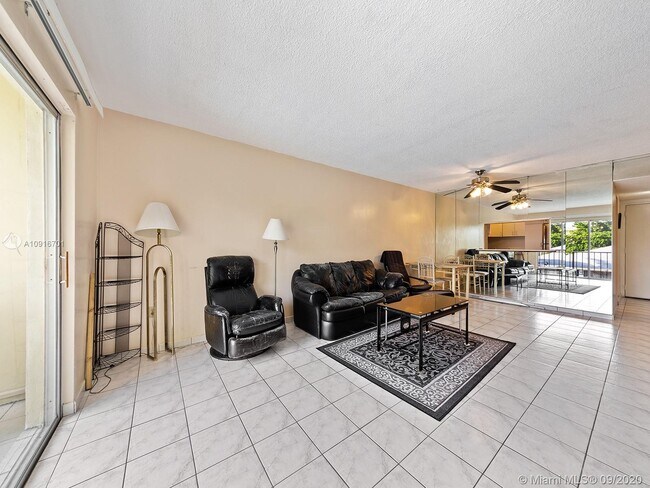 Foto del edificio - 11905 NE 2nd Ave