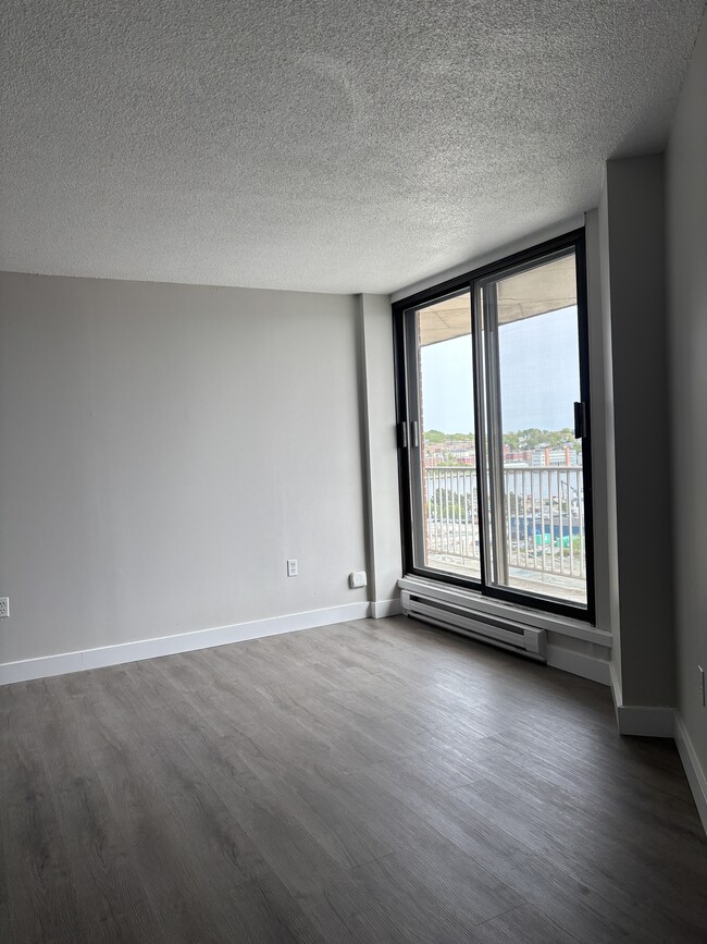 Building Photo - SPACIOUS TWO BEDROOM TWO BATHROOM APARTMENT AVAILABLE- DOWNTOWN DARTMOUTH