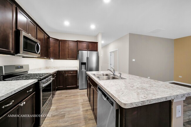 Building Photo - 325 Sussex Ln