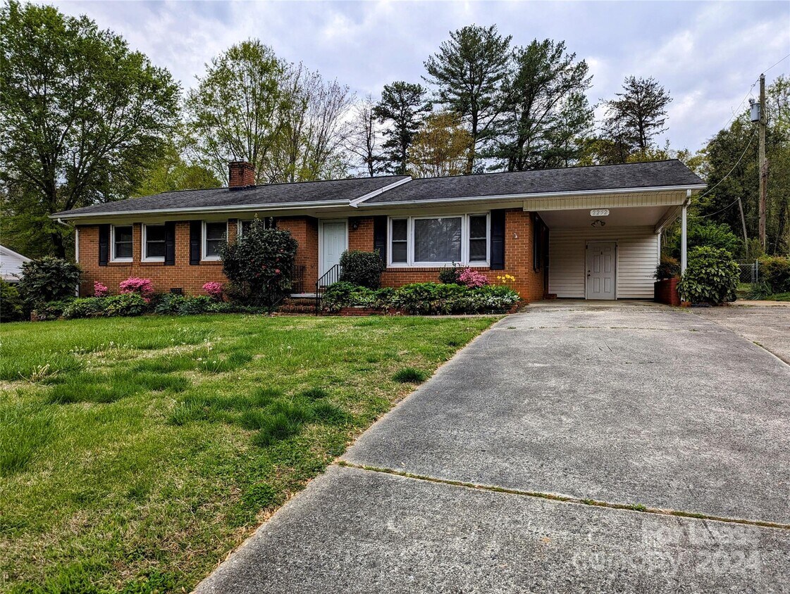 Primary Photo - 2252 Country Club Rd