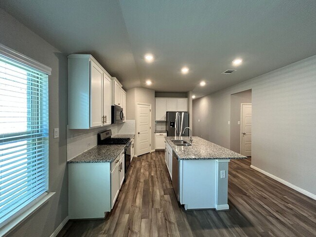 Foto del edificio - Contemporary 4-bedroom, 3-bathroom