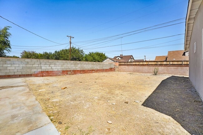 Building Photo - 4 Bedroom West Lancaster