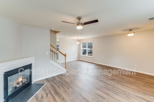 Photo - 3410 Broadwick St House