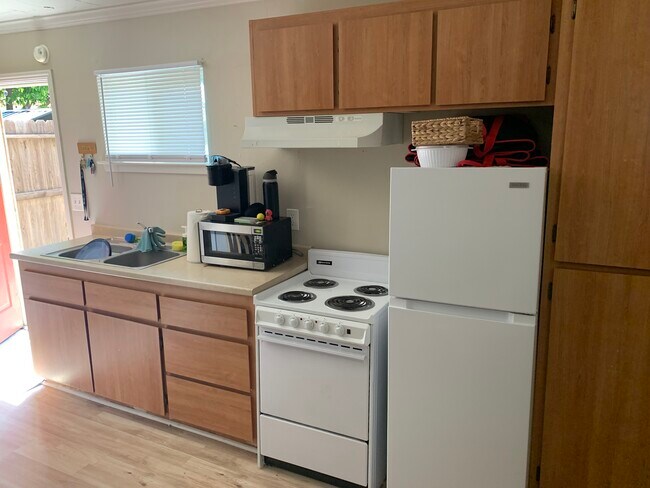 Foto del edificio - 1050 E 8th St