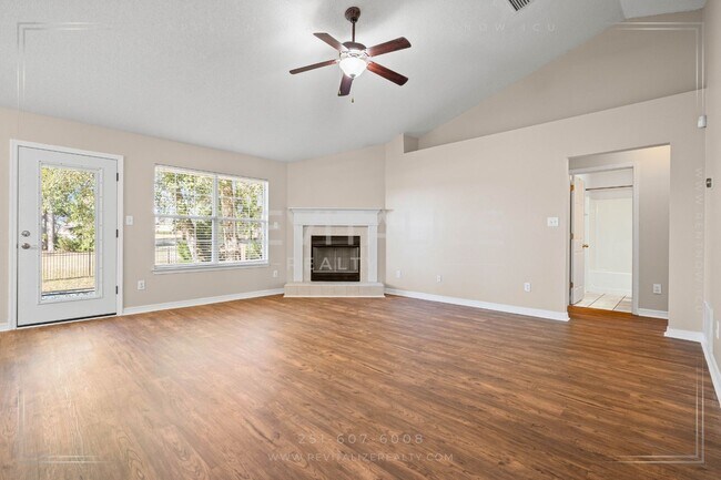 Foto del edificio - Beautiful 4-Bed 2-Bath Home on Corner Lot in Gated Community