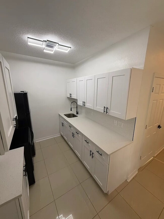 Building Photo - 3460 4th Ave S