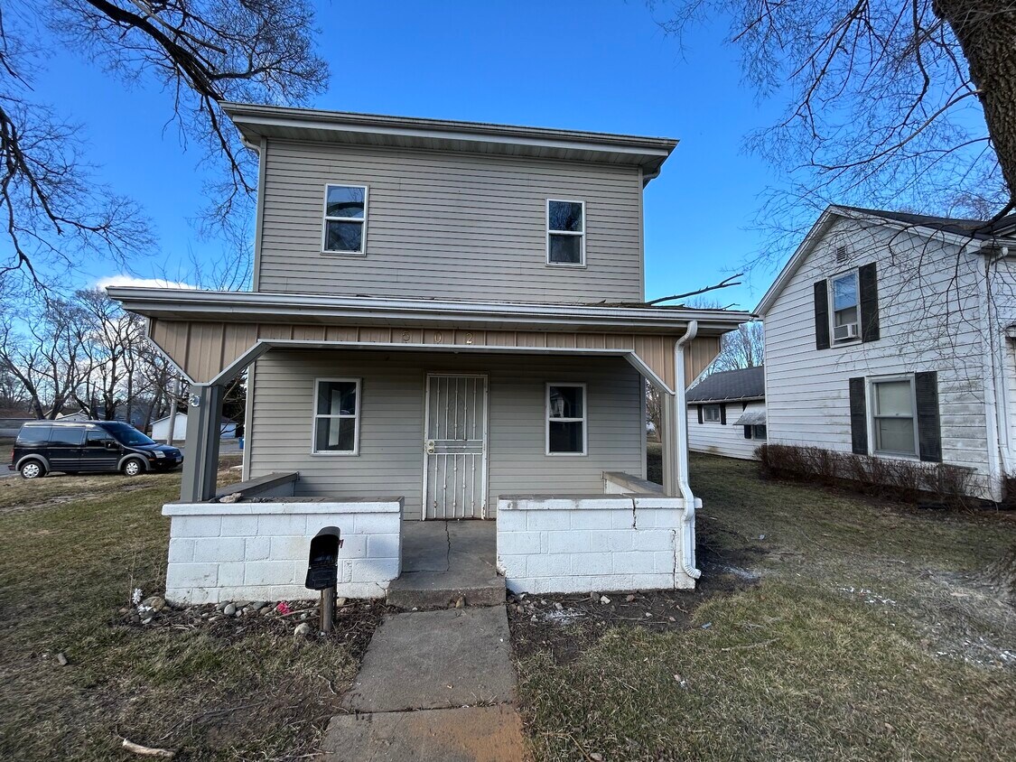 Primary Photo - 502 E Young Ave