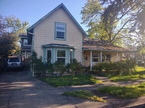 Building Photo - 246 C St