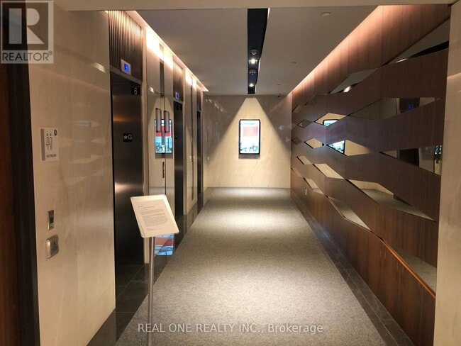 Building Photo - 19 Bathurst St