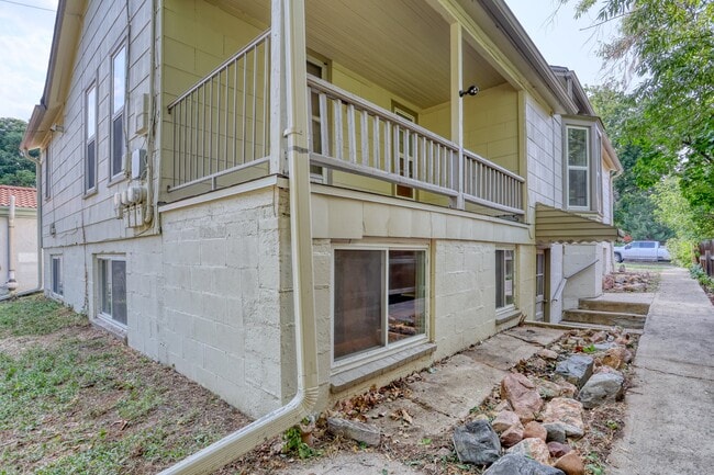 Building Photo - 911 4th St