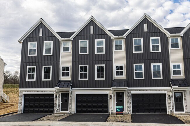 Foto del edificio - Brand New 3 Bed, 2.5 bath townhome in Carlisle!