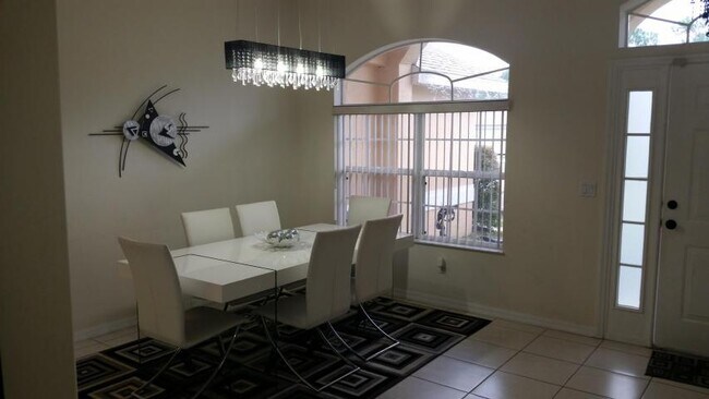 Foto del edificio - 1566 SW Flagami Rd