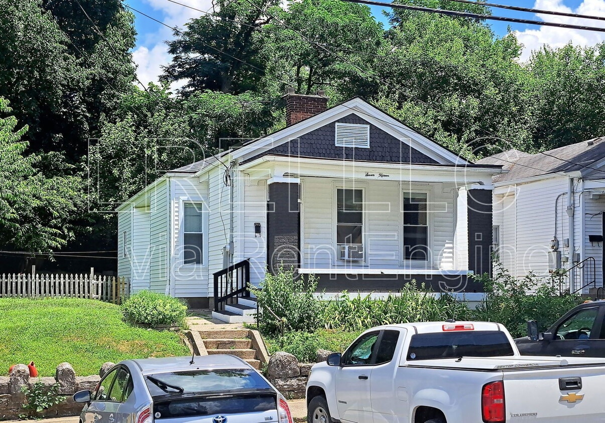 Photo - 715 N 33rd St