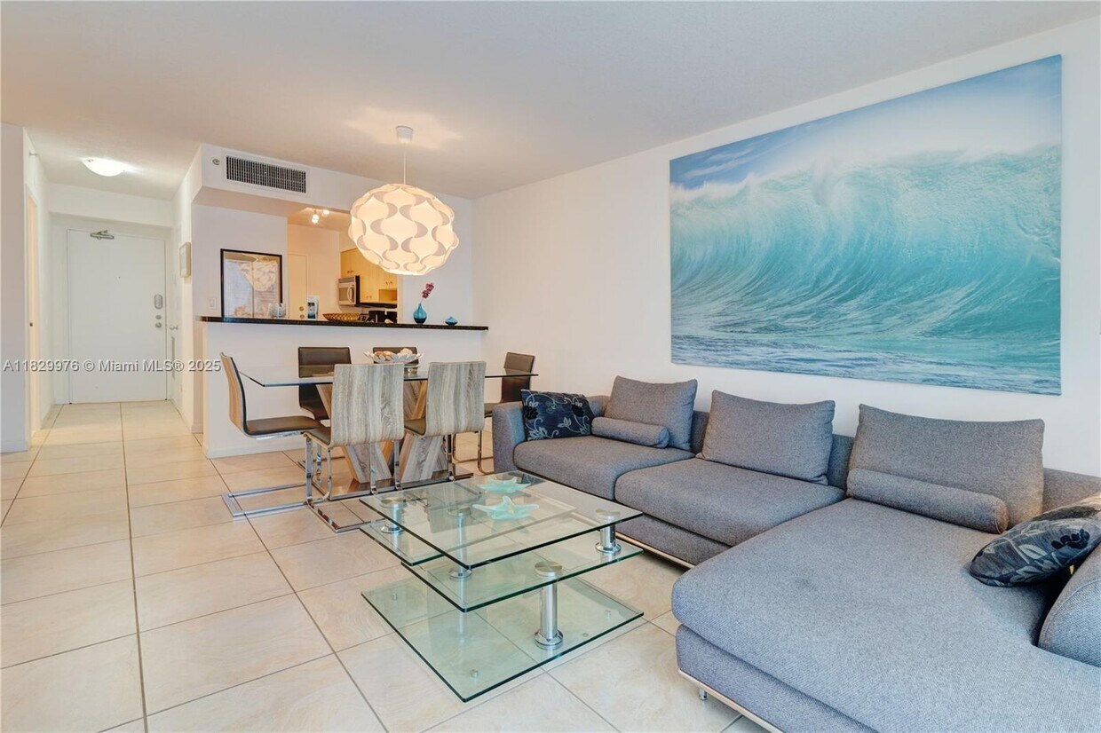 Foto principal - 9195 Collins Ave