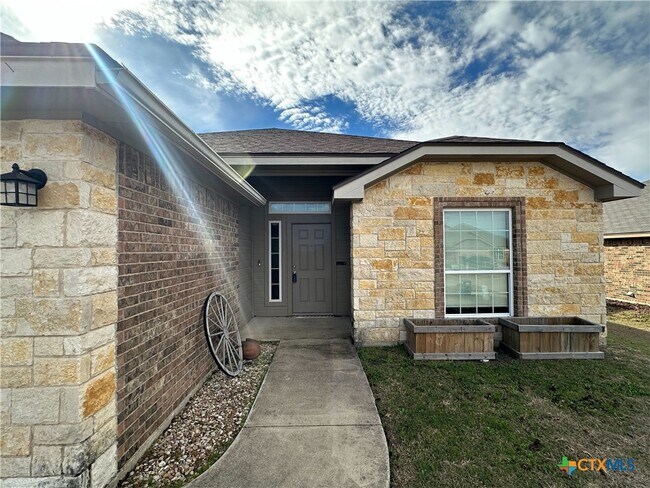 Building Photo - 2702 Montague County Dr