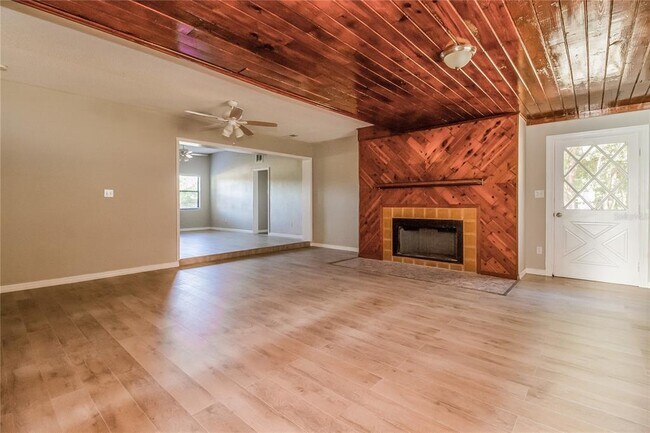 Foto del edificio - 579 N Lake Ave