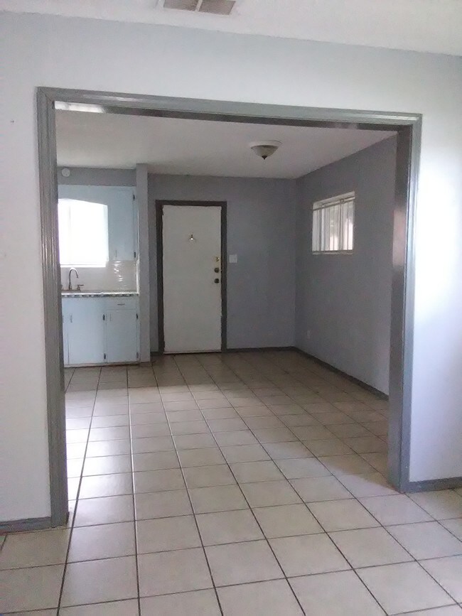 Foto del edificio - 1724 Laurie St
