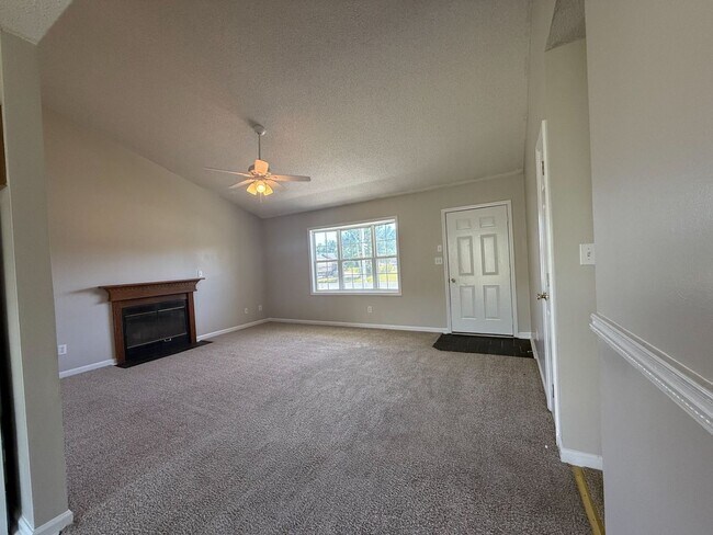 Foto del edificio - 3 bedroom 2 bath home in Foxtrace subdivision