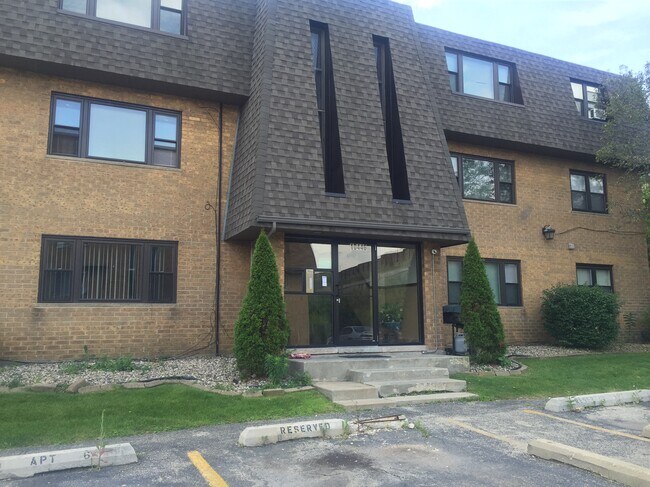 Foto del edificio - 10446 Natoma Ave