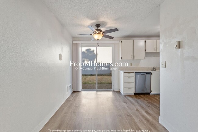 Foto del edificio - Cozy Two Bedroom in Montavilla - Large Fen...