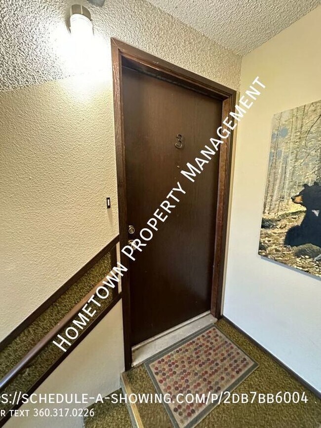 Building Photo - Upstairs 2 Bedroom 1 Bath Apartment - Avai...