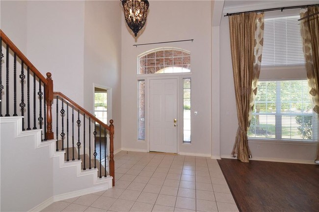 Building Photo - 8120 Spring Valley Ln