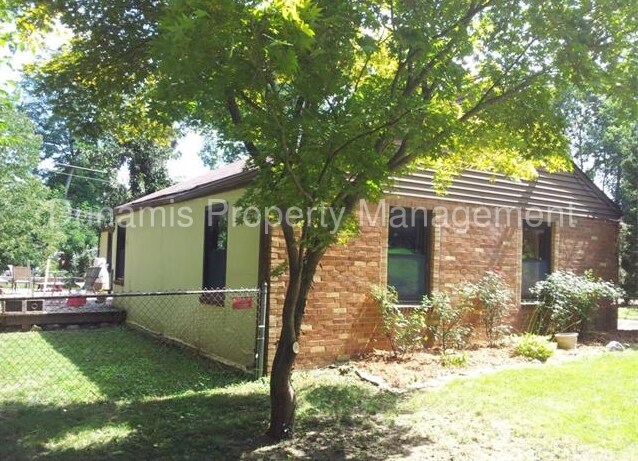 Building Photo - 1100 Pembroke Dr