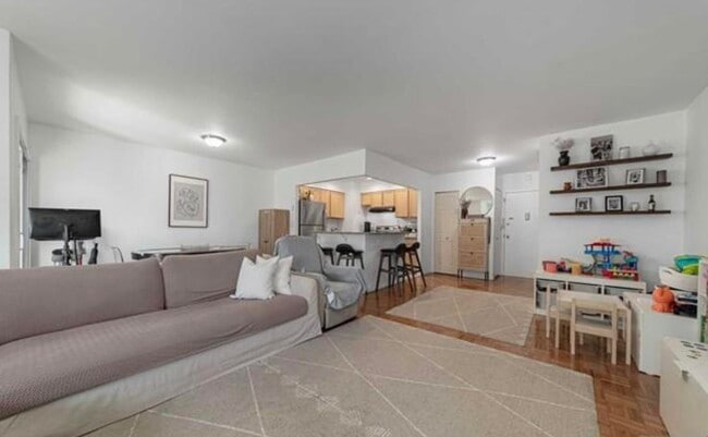 Building Photo - 1111 River Rd