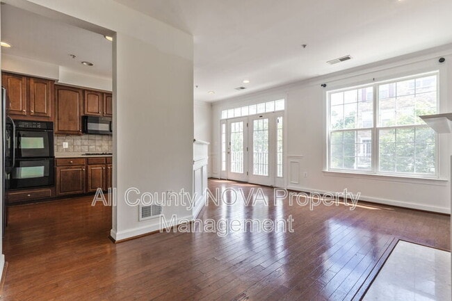 Foto del edificio - 3504 Carriage Walk Ln