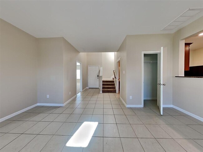 Building Photo - 208 Comanche Plains Rd
