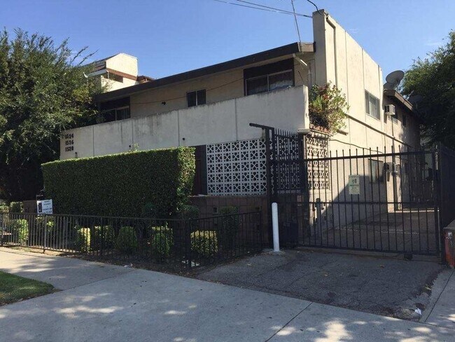 Building Photo - 1526 Yosemite Dr