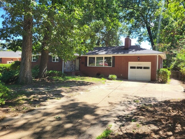 Photo - 1653 Sheppard Ave House