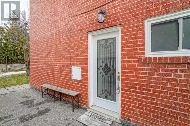 Photo du bâtiment - 1166 Shadeland Dr