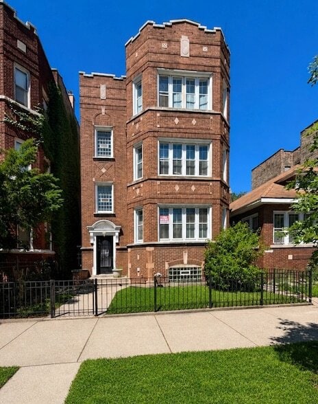 Building Photo - 8010 S Marshfield Ave