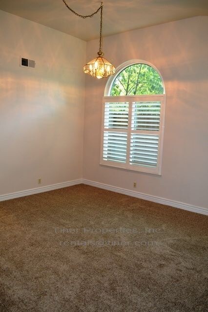 Foto del edificio - Stunning 3 Bedroom in Roseville