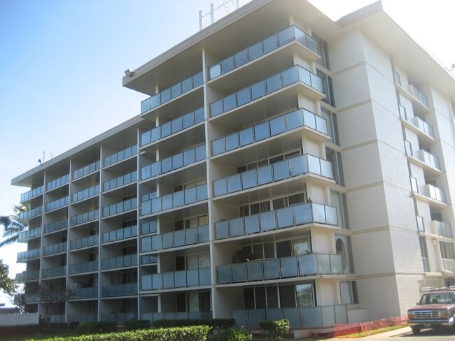 Building Photo - Upgraded Beachfront Studio Apartment in Ha...