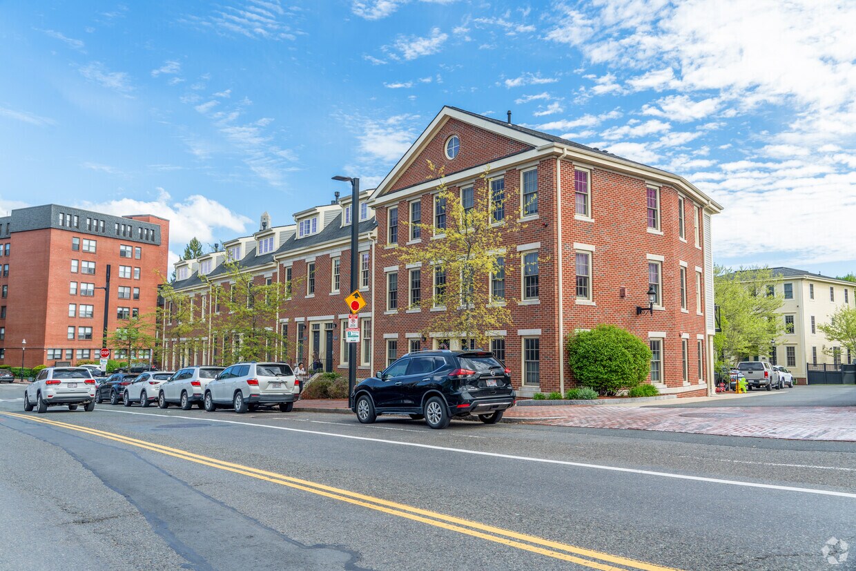 35 Warren Street se encuentra en Boston, MA. - Warren Green Townhomes