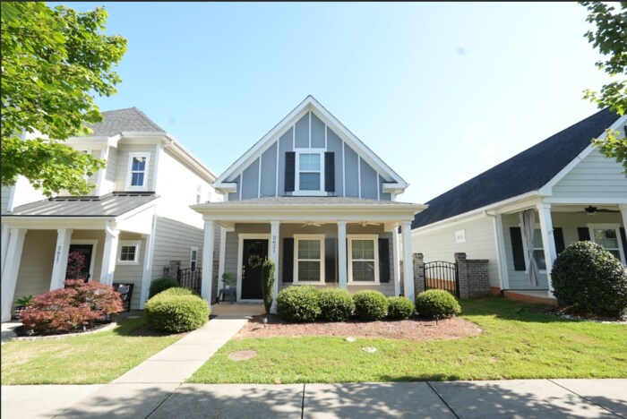 Primary Photo - Charming 3-Bed, 3.5-Bath Home in a Peacefu...