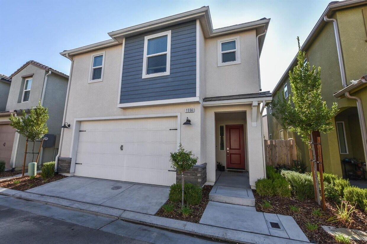 Primary Photo - Beautiful 3/2.5 near Clovis East