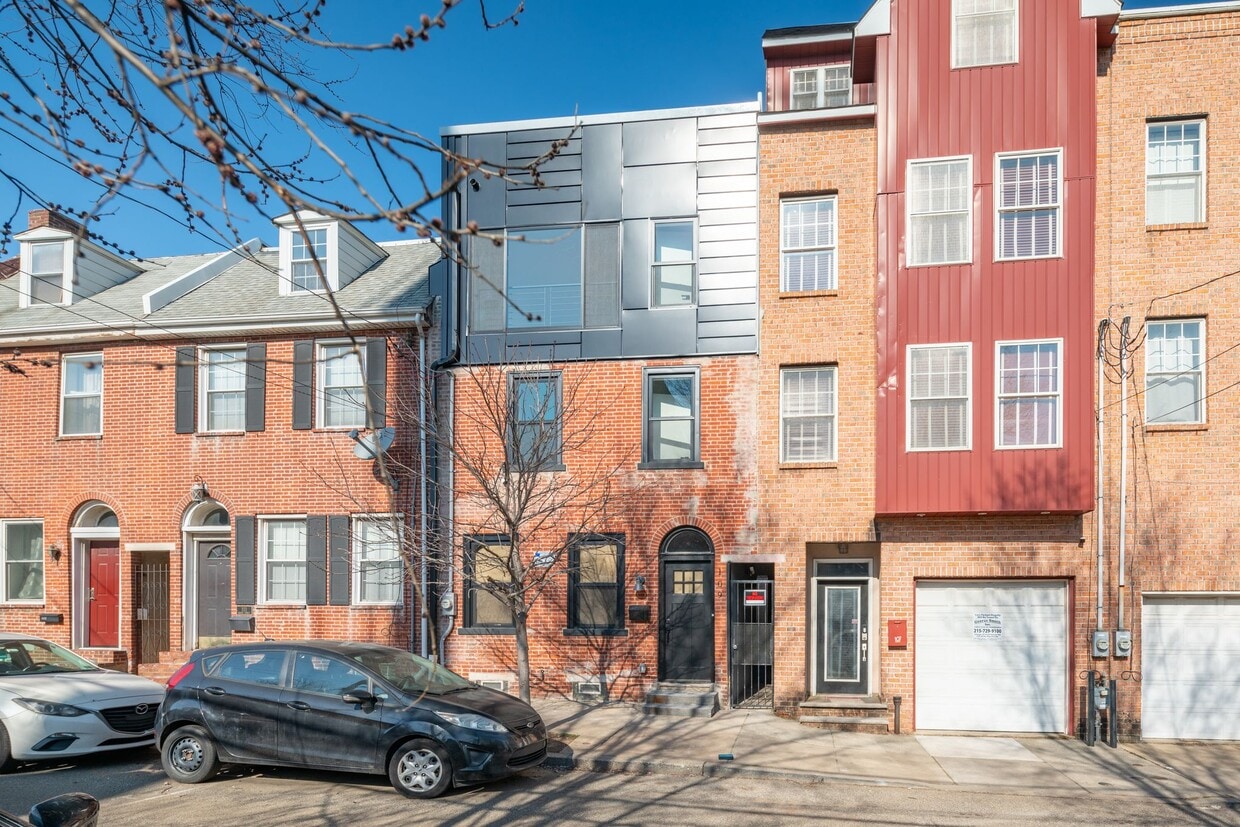 Primary Photo - 109 Brown St
